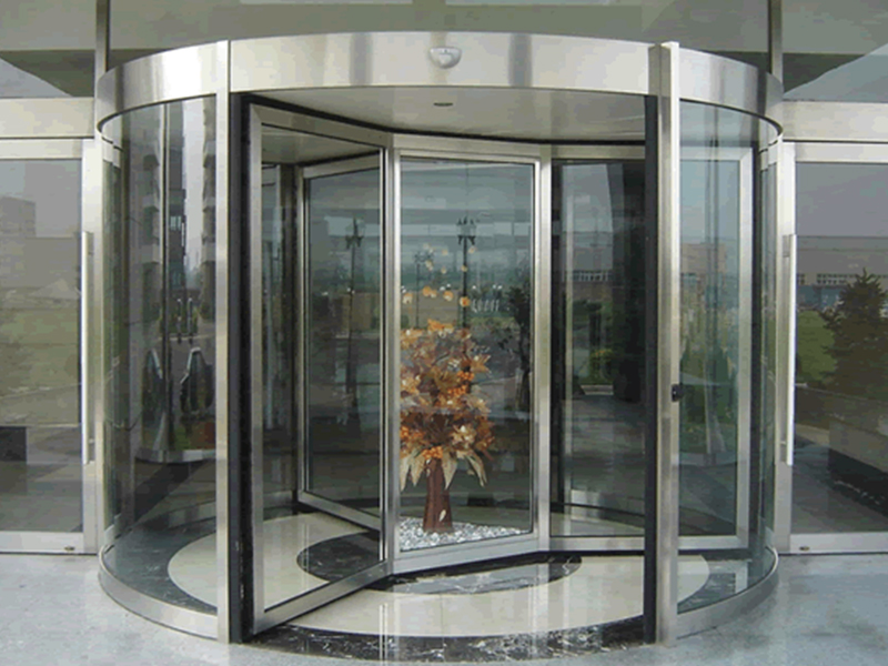 商場(chǎng)入口安裝旋轉(zhuǎn)門的好處有哪些?