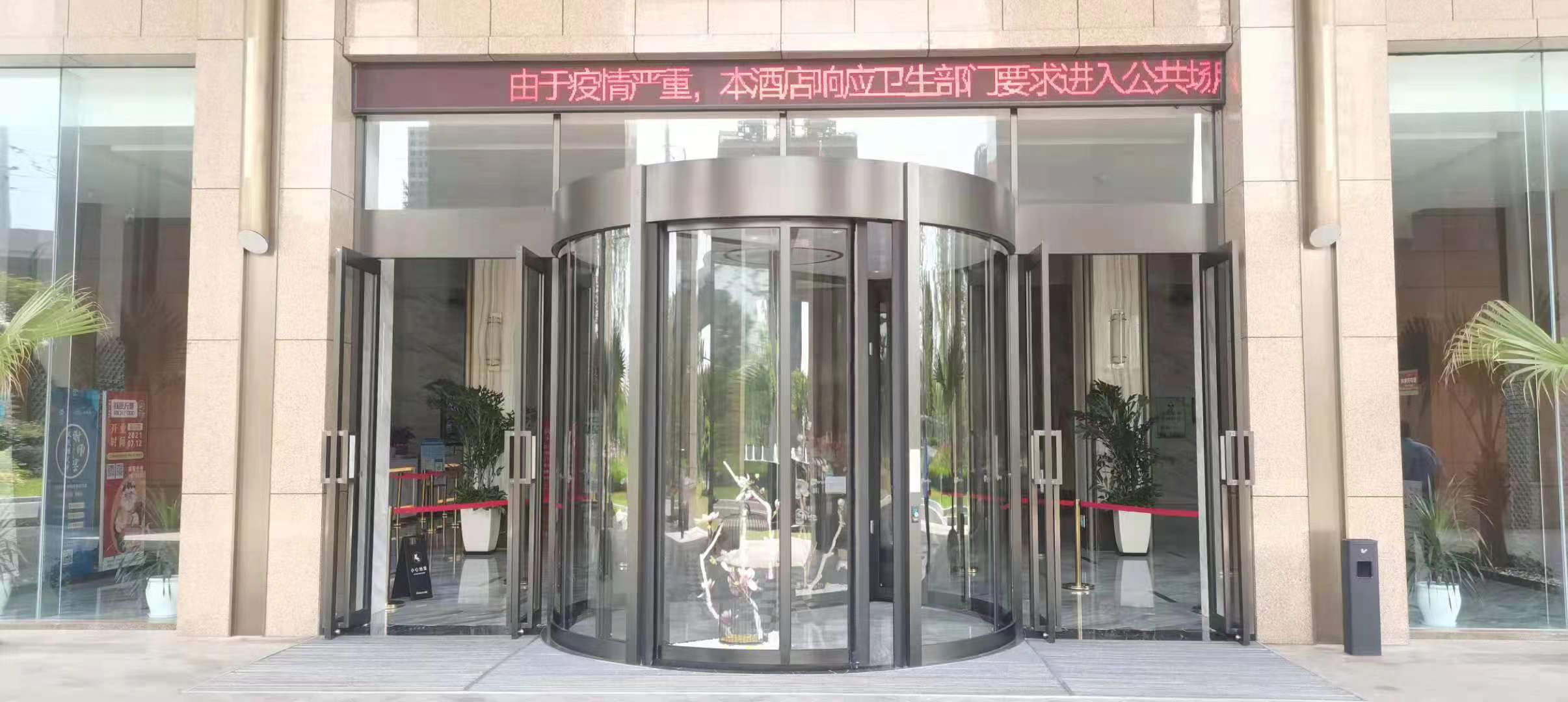 常見(jiàn)的玻璃隔斷材質(zhì)有哪些?不同種類的隔斷有哪些作用?